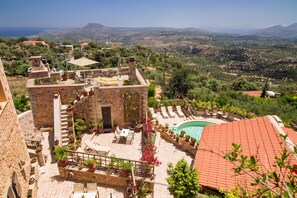 Courtyard - Samonas Traditional Villas (Apokoronas)