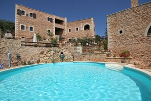 Fassade der Unterkunft – Abend/Nacht