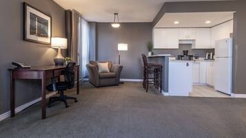 Studio, 1 King Bed, Kitchenette