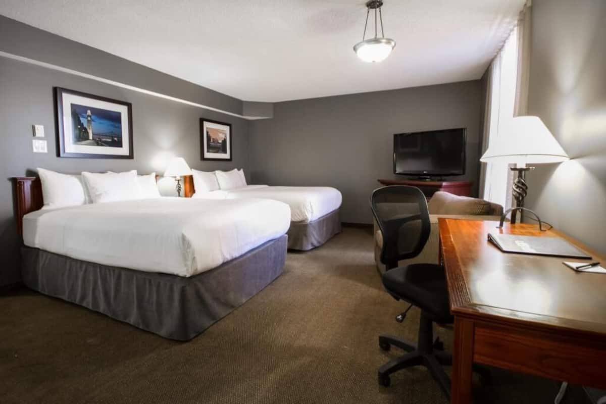 Pillowtop beds, in-room safe, desk, laptop workspace