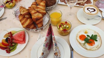 Tägliches inbegriffenes Frühstücksbuffet