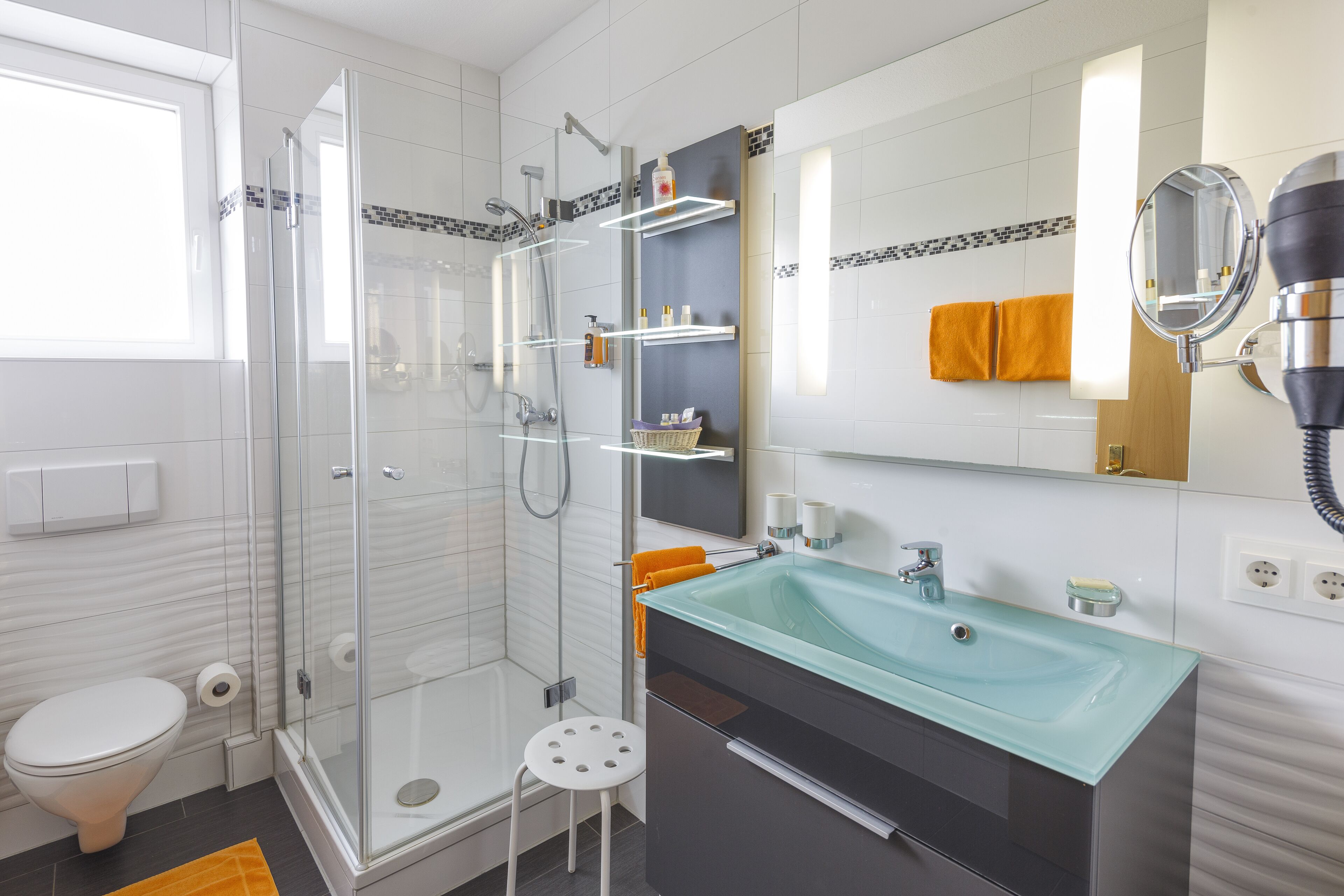 shower, free toiletries, hair dryer, towels