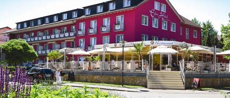 Fachada de la propiedad