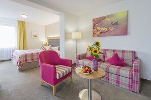 スーペリア スイート | 低刺激性寝具、ミニバー、セーフティボックス (室内)、デスク