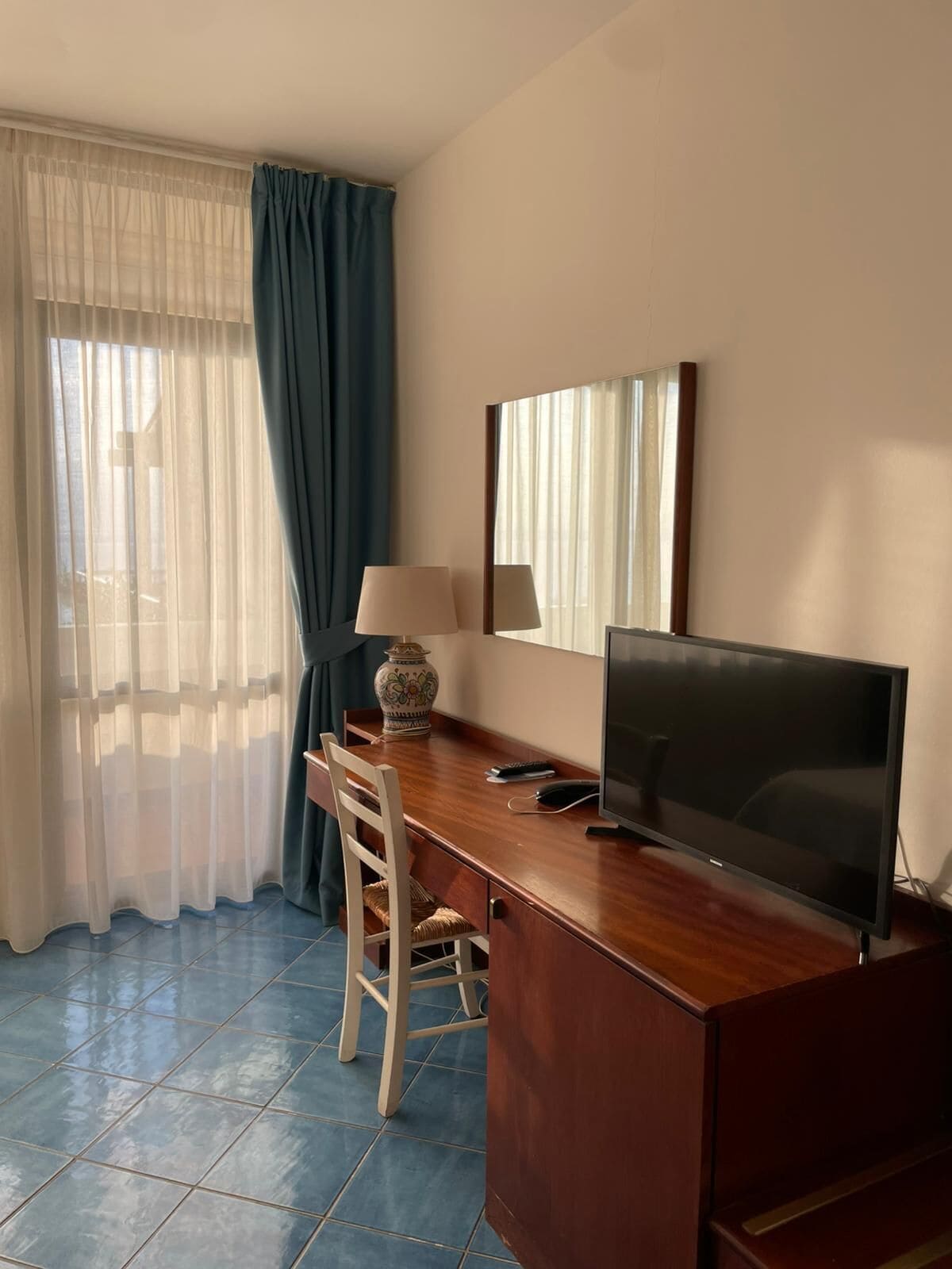 standard double or twin room | premium bedding, minibar, in-room safe, desk