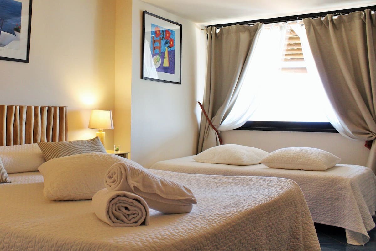 Habitación doble superior | Ropa de cama de alta calidad y minibar
