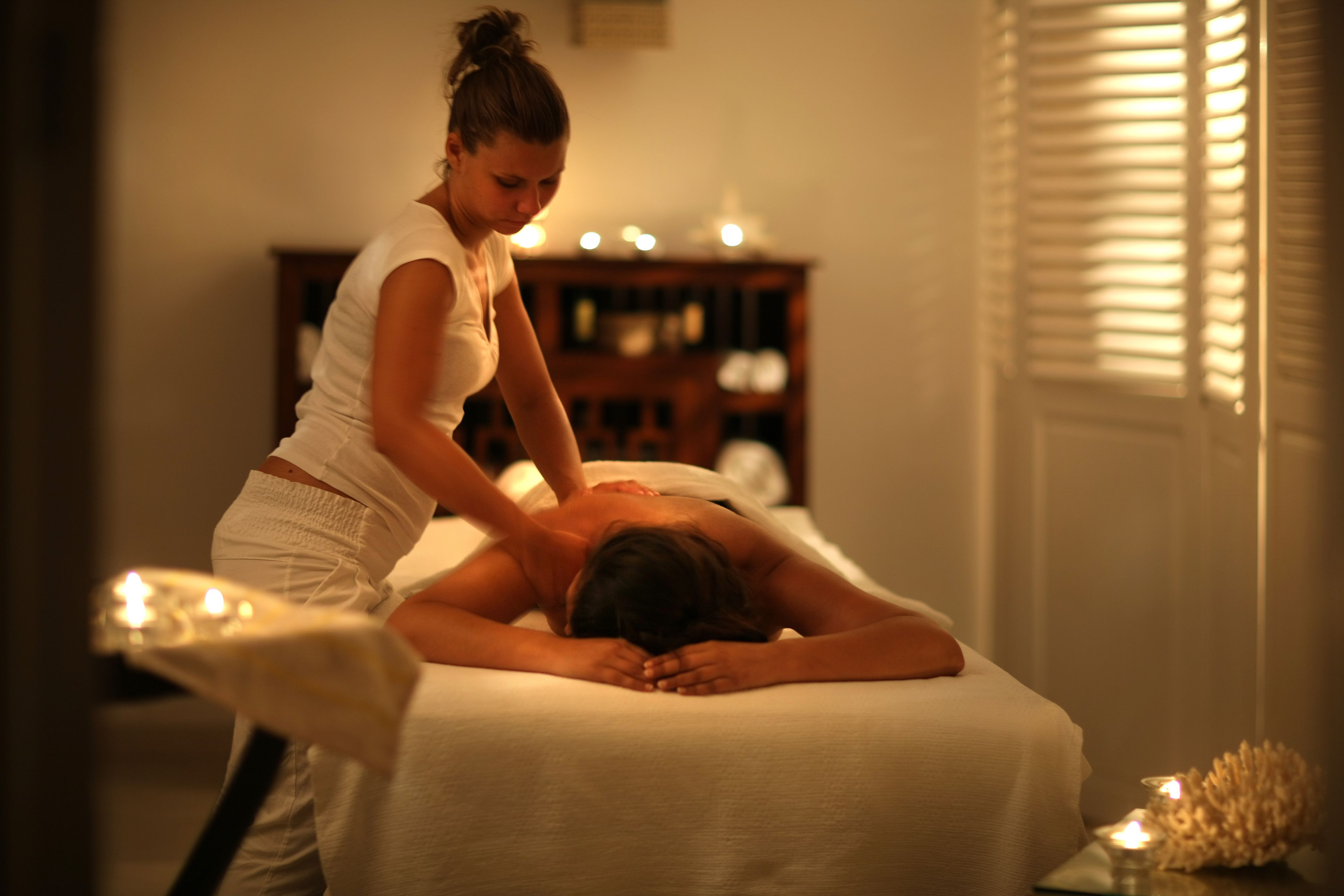 1 treatment room, massages