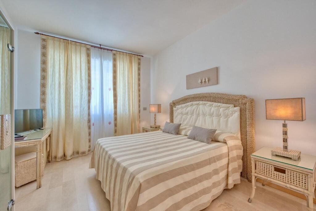 Minibar, in-room safe, desk, blackout curtains