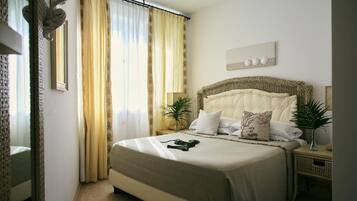 Room (Budget) | Minibar, in-room safe, desk, blackout drapes