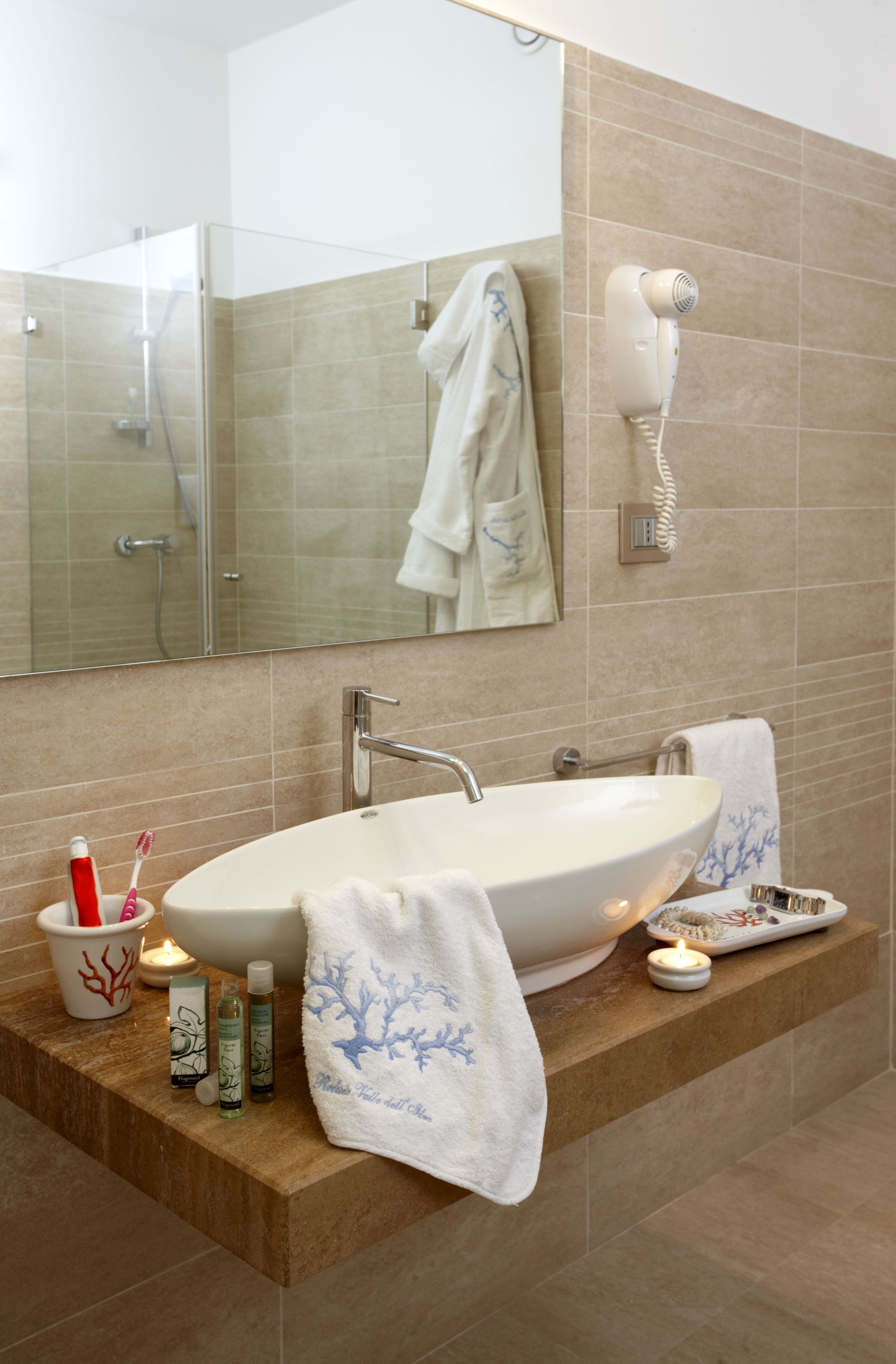 standard room | bathroom | shower, free toiletries, hair dryer, bidet