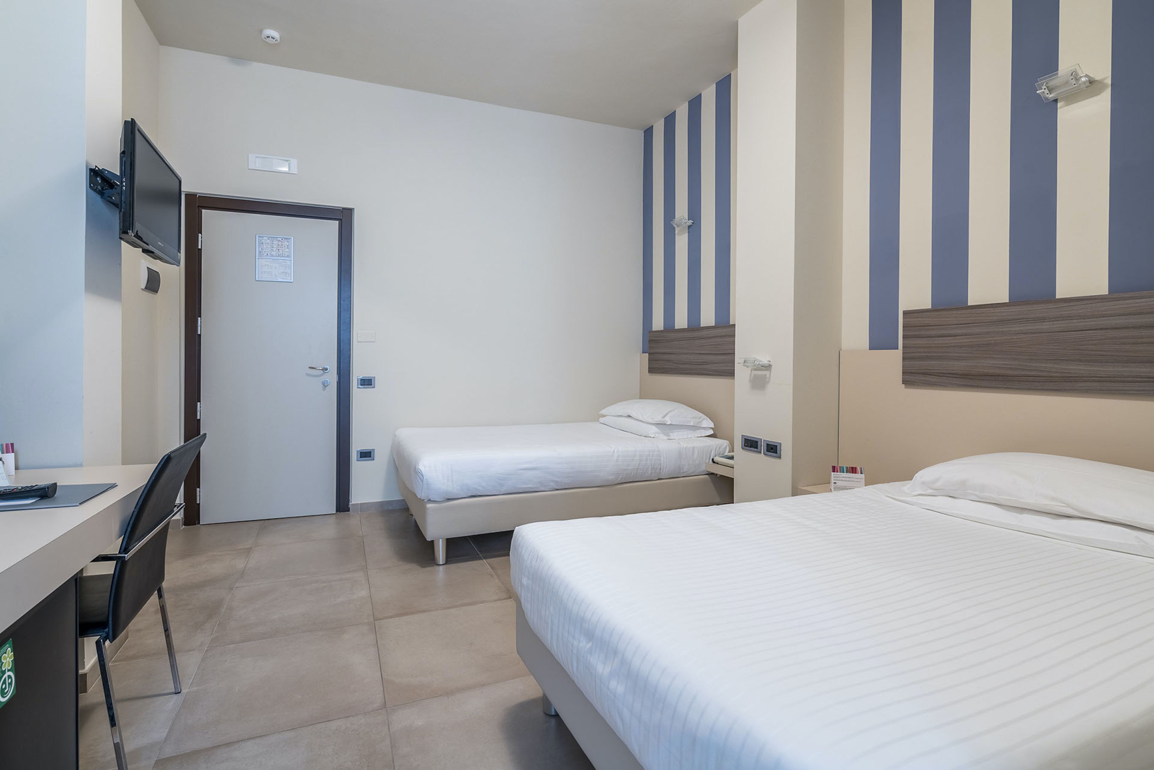 standard triple room | 1 bedroom, premium bedding, minibar, in-room safe