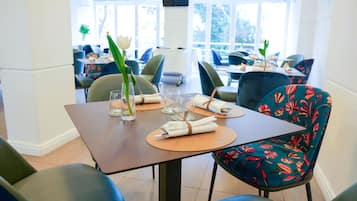 Breakfast and dinner served, Italian cuisine