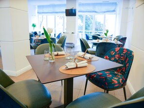 Se sirven desayunos, cenas y cocina italiana 