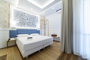 デラックス ルーム | 高級寝具、ミニバー、セーフティボックス (室内)、デスク