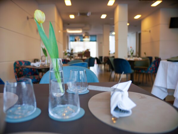 Breakfast and dinner served, Italian cuisine - Hotel Palace (Battipaglia)