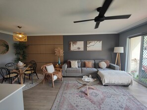 Executive Apartment, 2 Bedrooms | Living area