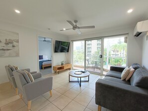 Standard Apartment, 3 Bedrooms | Living area