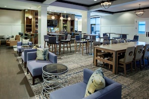 Breakfast and dinner served  - Sheraton Jacksonville Hotel (Jacksonville)