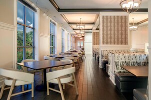 Se sirven desayunos y cenas, con vista al jardín 