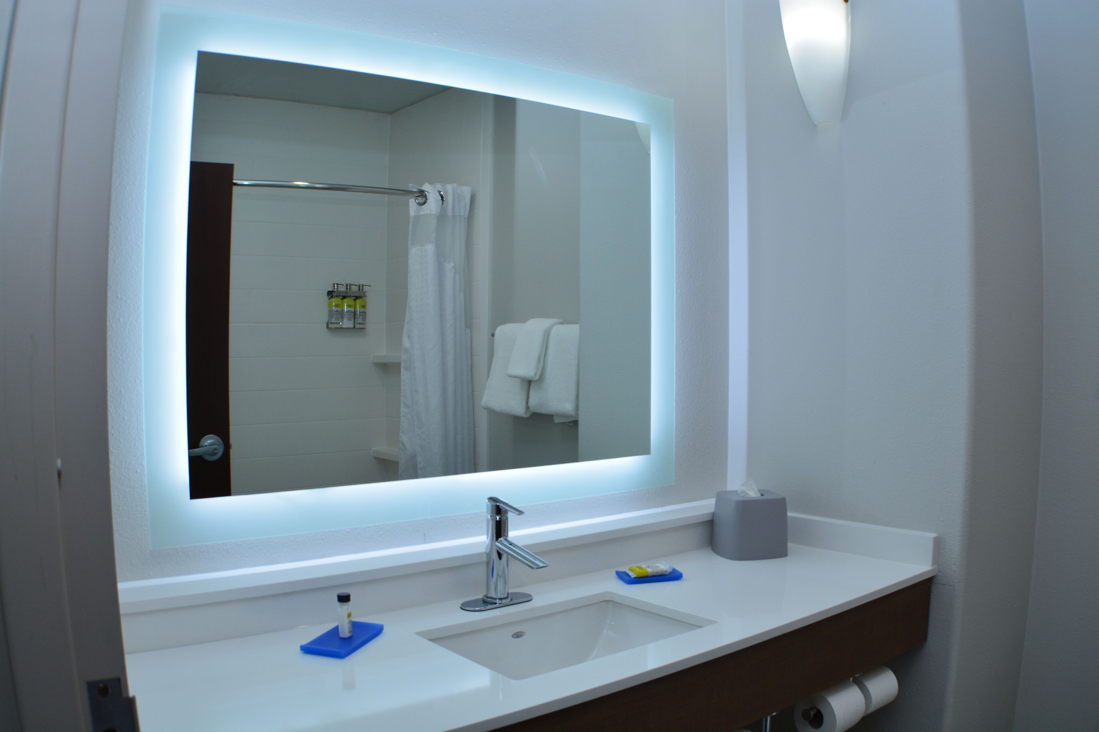 suite, 2 single beds | bathroom | combined shower/bathtub, hair dryer, towels