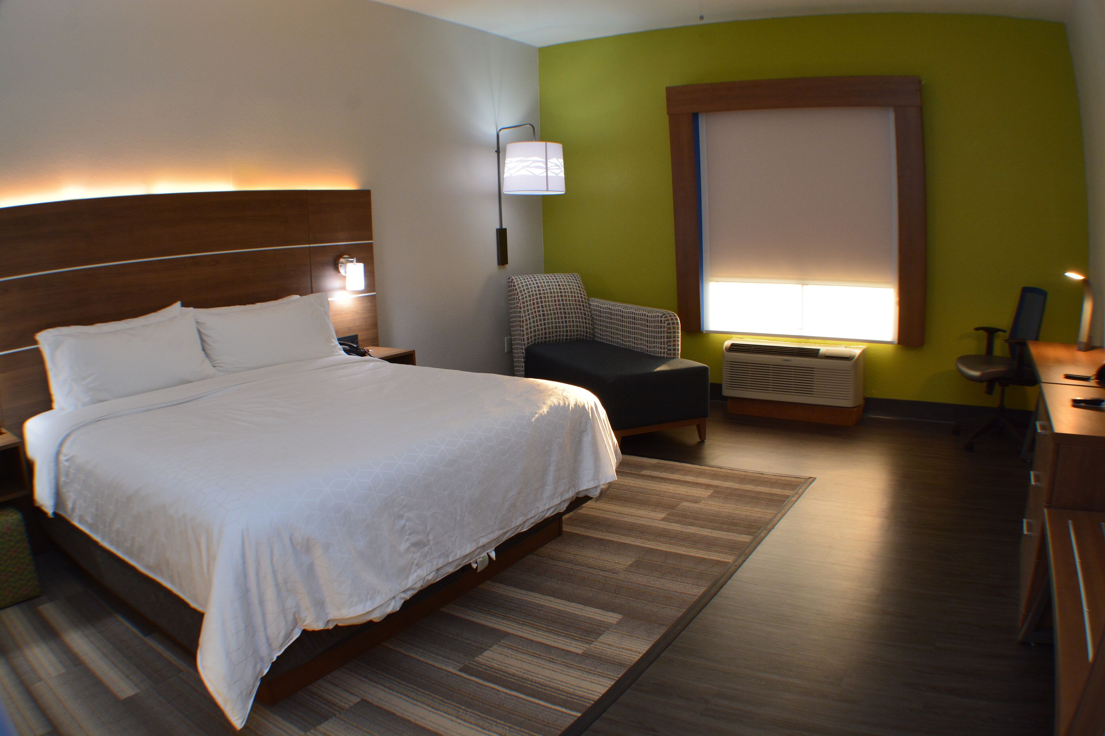 suite, 1 single bed, accessible (hearing accessible) | in-room safe, desk, iron/ironing board, free cots/infant beds