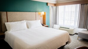 Standard Room, 1 King Bed | In-room safe, desk, iron/ironing board, free cribs/infant beds - Holiday Inn Macon North by IHG (Macon)