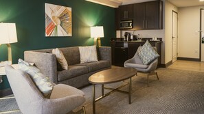 In-room safe, desk, iron/ironing board, free cribs/infant beds - Holiday Inn Macon North by IHG (Macon)