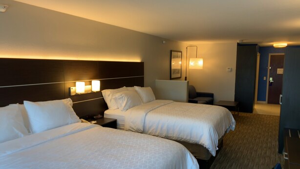 A hotel room with two beds, a nightstand, a desk, and a chair. - Holiday Inn Express & Suites Exmore - Eastern Shore by IHG (Exmore)