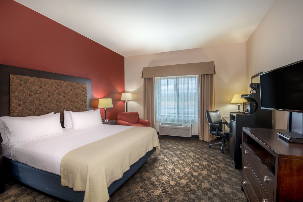 Room, 1 King Bed, Accessible (Hearing, Roll-In Shower) | 1 bedroom, premium bedding, pillowtop beds, desk