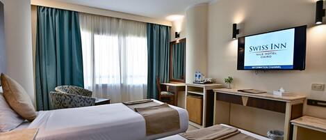 Nile View Room | Sábanas de algodón egipcio, ropa de cama de alta calidad y minibar