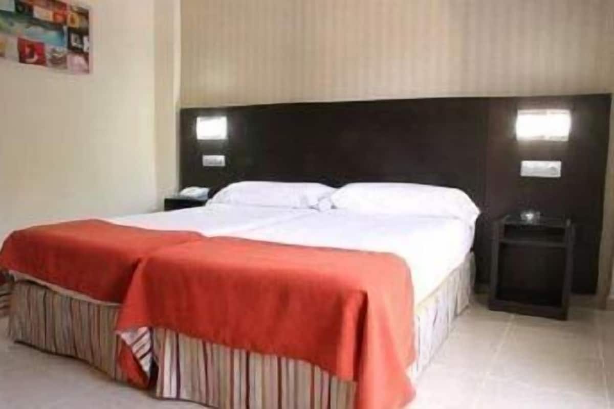 Quarto casal | Roupas de cama premium, frigobar, cofres nos quartos, escrivaninha