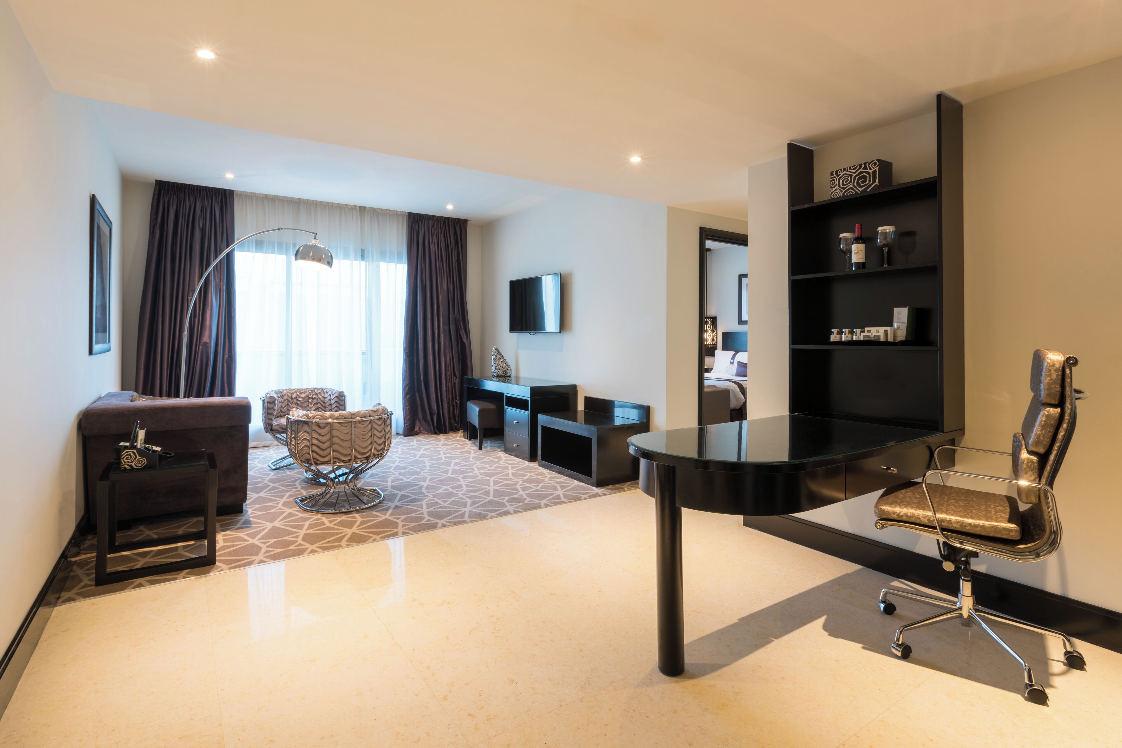 club suite, 1 king bed, non smoking (premier) | memory-foam beds, minibar, in-room safe, individually decorated