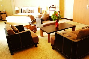 Ropa de cama de alta calidad y minibar 