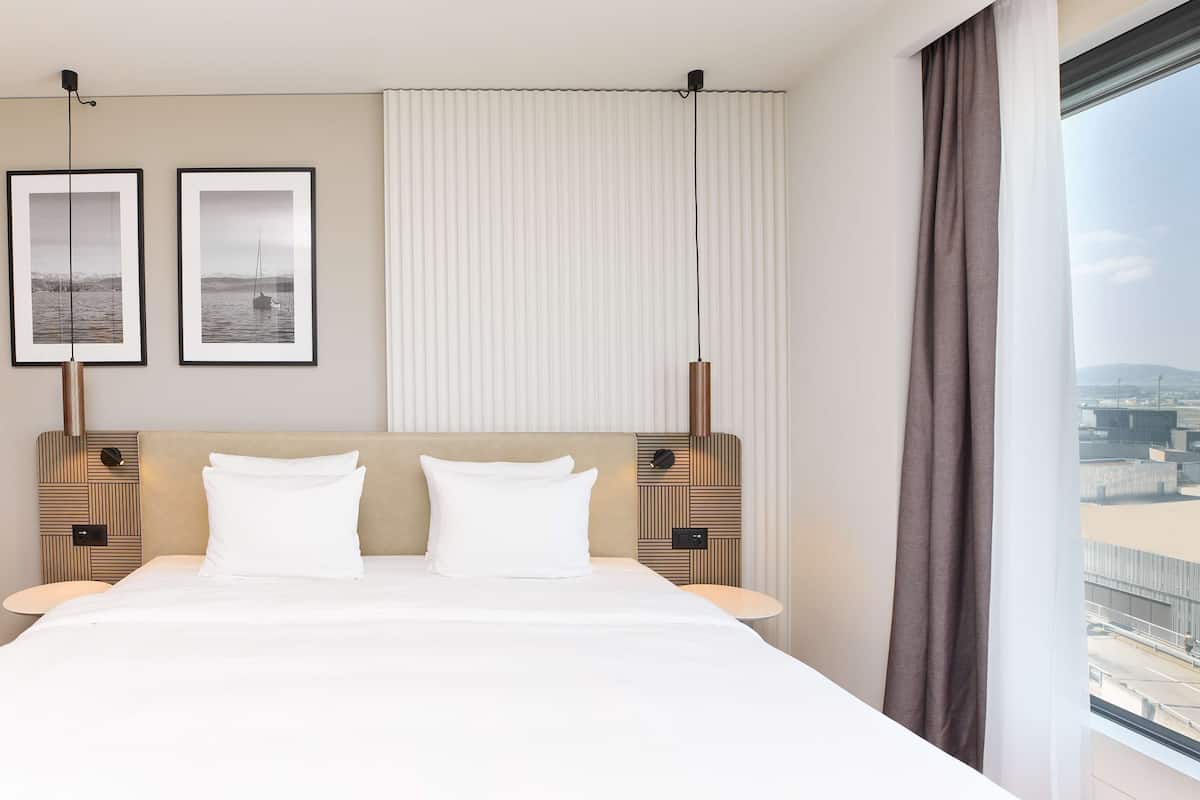 1 bedroom, hypo-allergenic bedding, in-room safe, desk