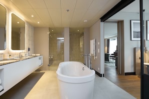 Combined shower/tub, eco-friendly toiletries, hair dryer, towels