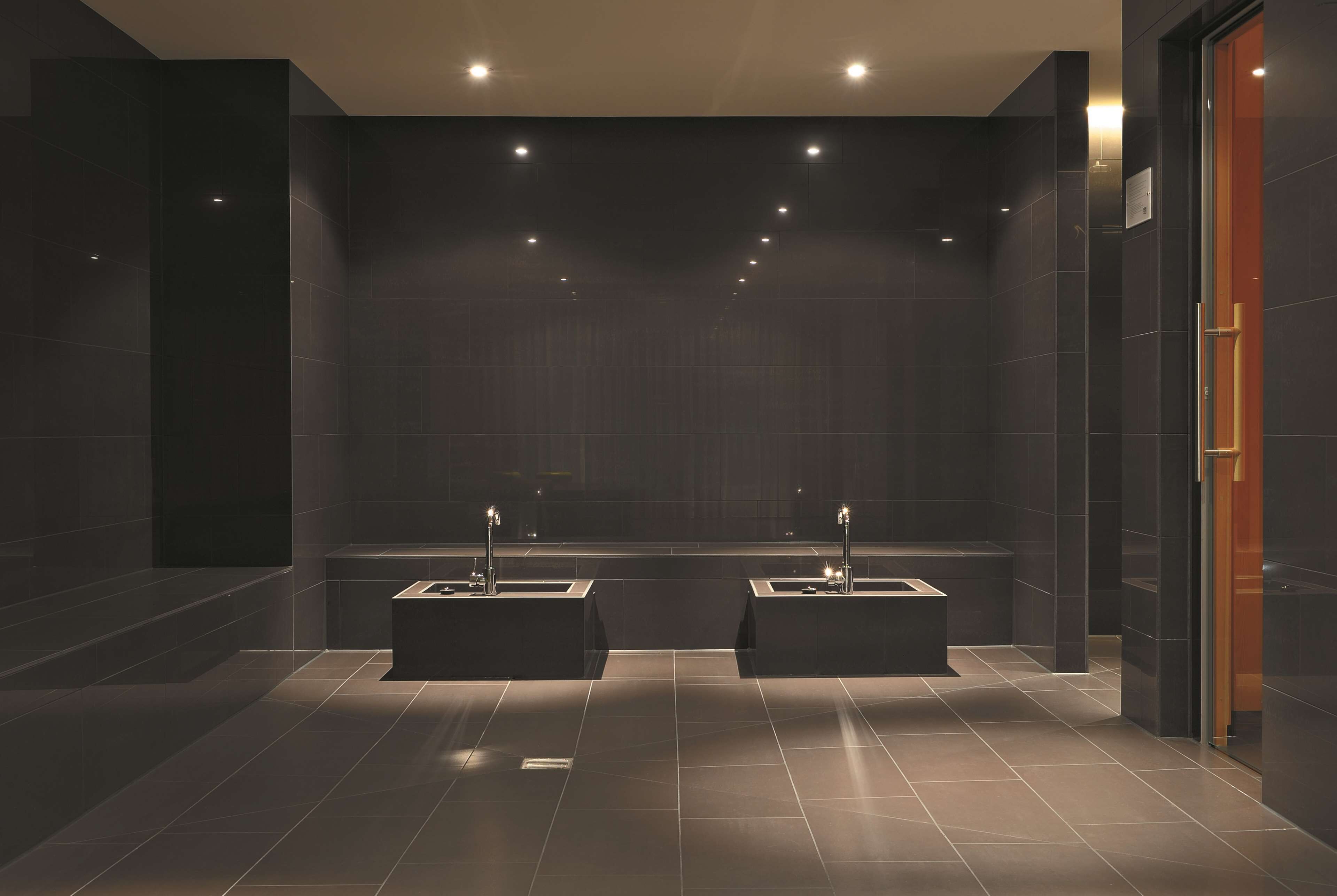 Body treatments, facials, 2 treatment rooms