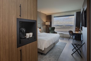 Premium Room (Airfield View)