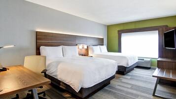 Suite, varias camas (Extra Floor Space) | Ropa de cama de alta calidad y caja de seguridad en la habitación