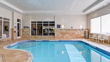 Una piscina cubierta