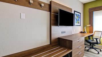 Standard Room, 1 King Bed | Premium bedding, in-room safe, soundproofing, iron/ironing board