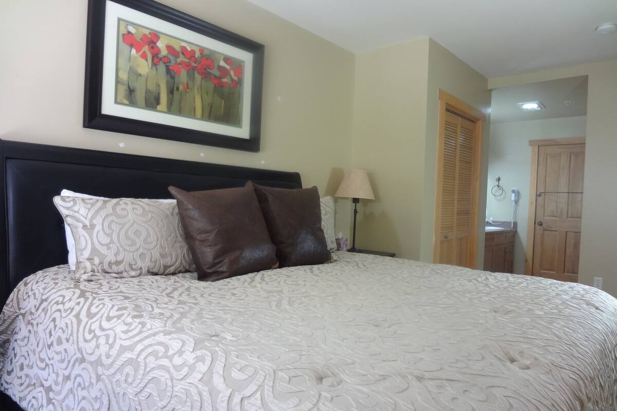 Condo, 2 Bedrooms | WiFi (free)