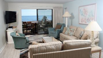 Condo, 2 habitaciones, vista al océano (Sleeps up to 6) | Área de sala de estar | Televisión y reproductor de DVD