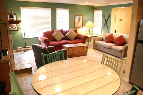 2 Bedroom / 2 Bathroom Condominium | Living area