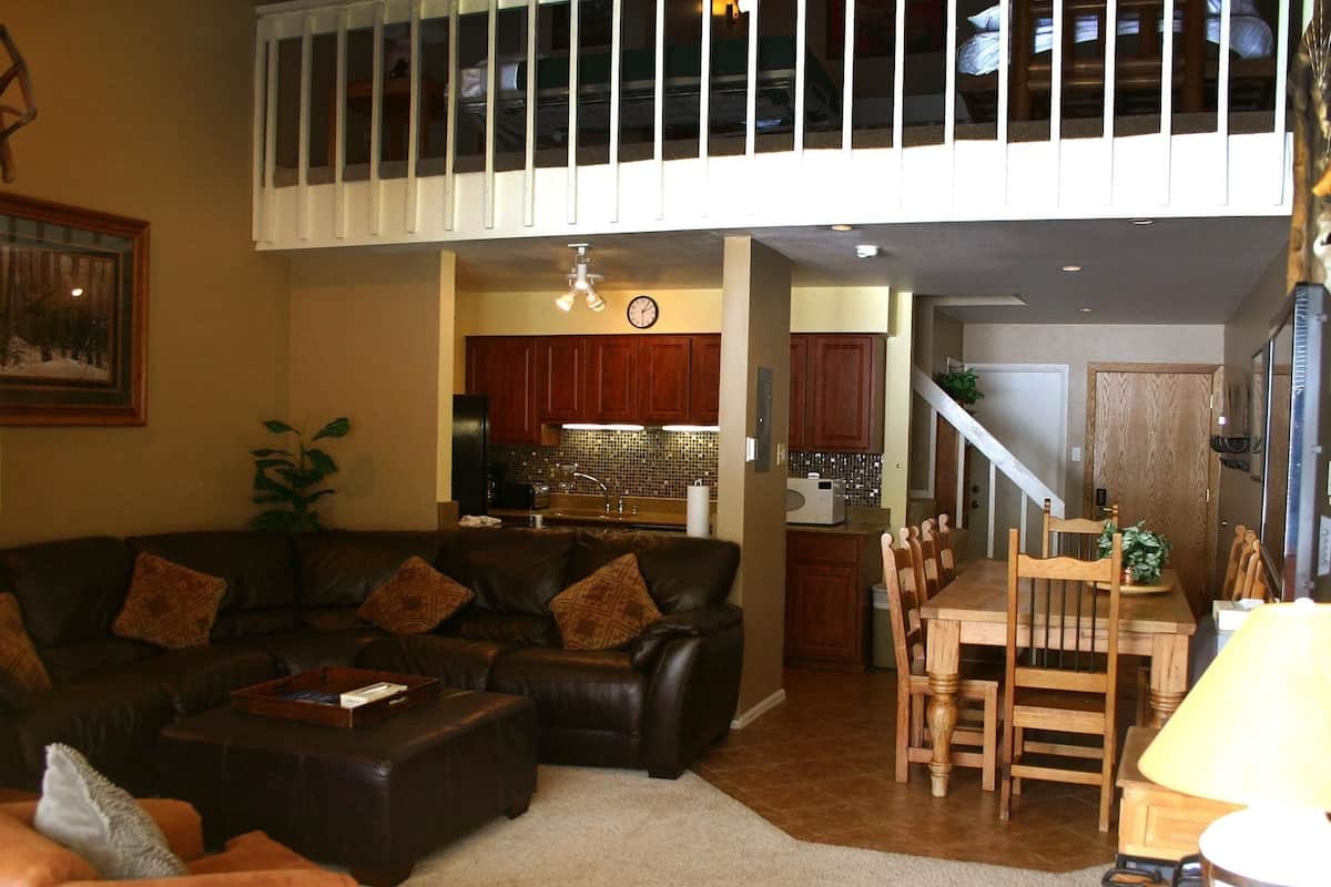 3 bedroom/2.5 bathroom w/loft condo | Living room | TV, fireplace, DVD player