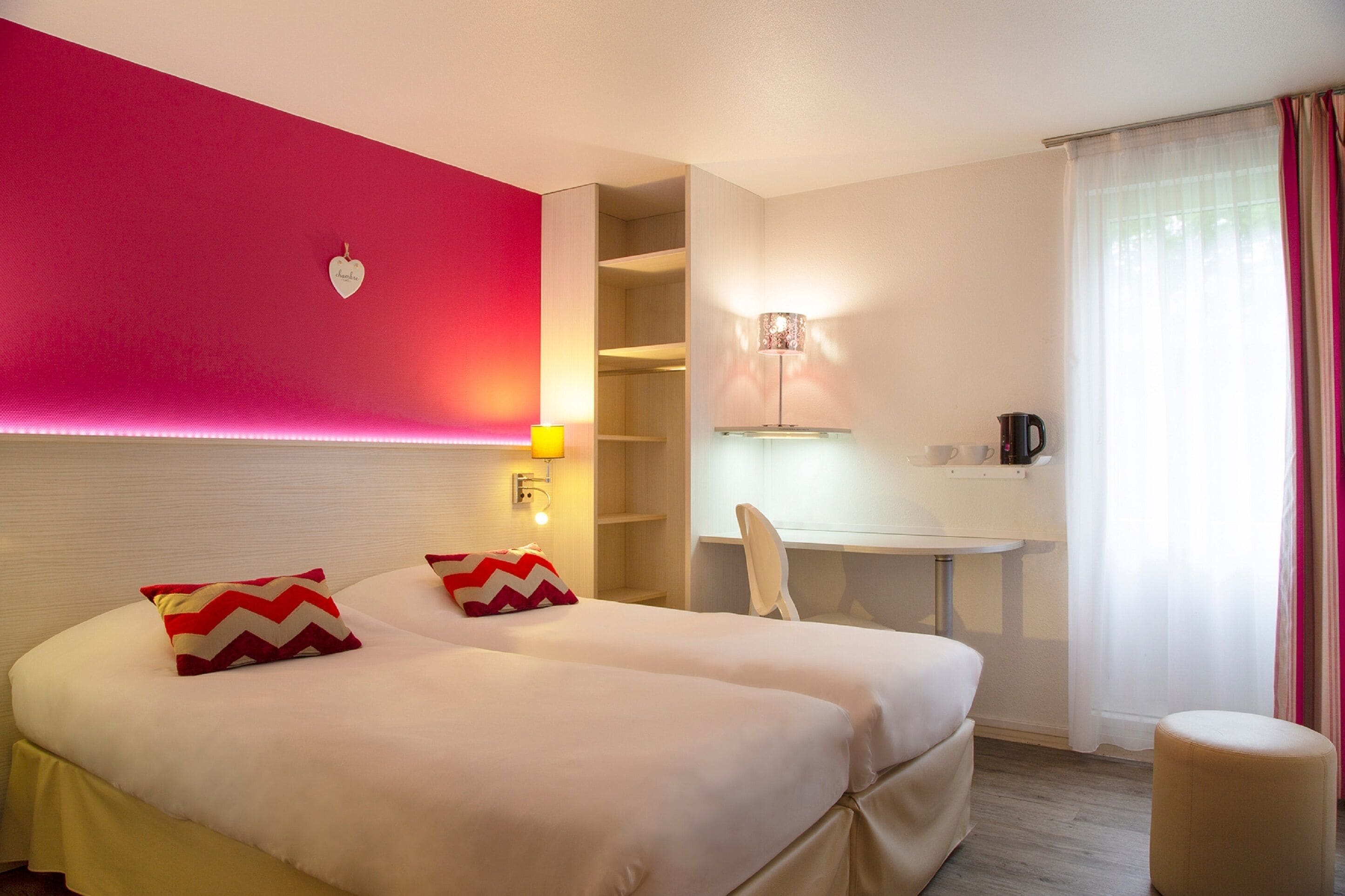 standard double room (for 1 or 2 persons) | desk, blackout curtains, iron/ironing board, free wifi