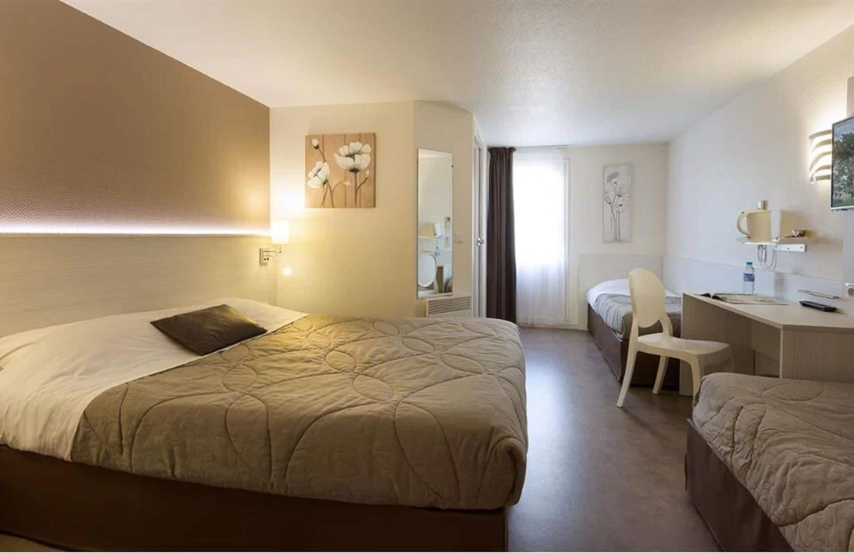 مكتب وستائر تعتيم ومكواة/لوح كي وواي فاي مجانًا