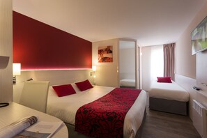 Habitación triple superior | Escritorio, cortinas opacas, tabla de planchar con plancha y wifi gratis