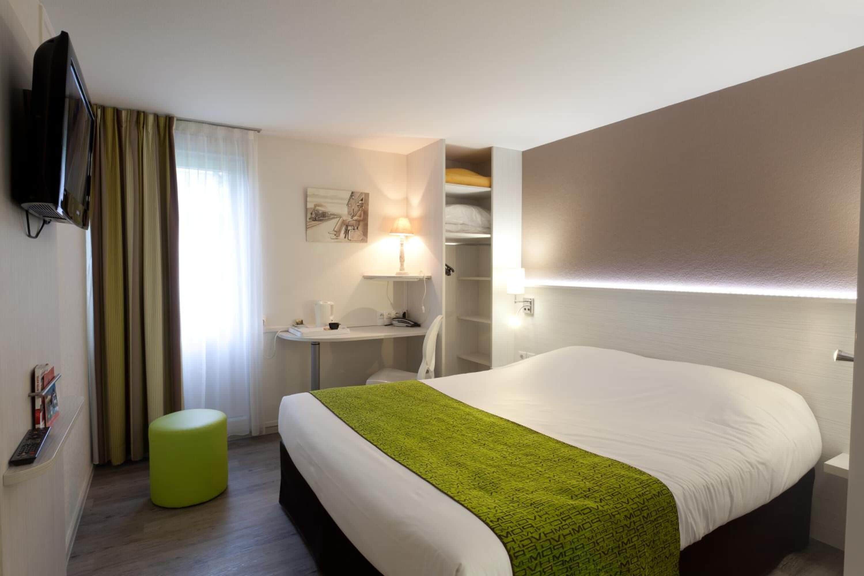 desk, blackout curtains, iron/ironing board, free wifi