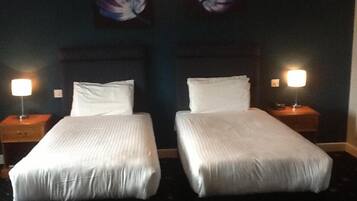 Tabla de planchar con plancha, cunas gratuitas y wifi gratis