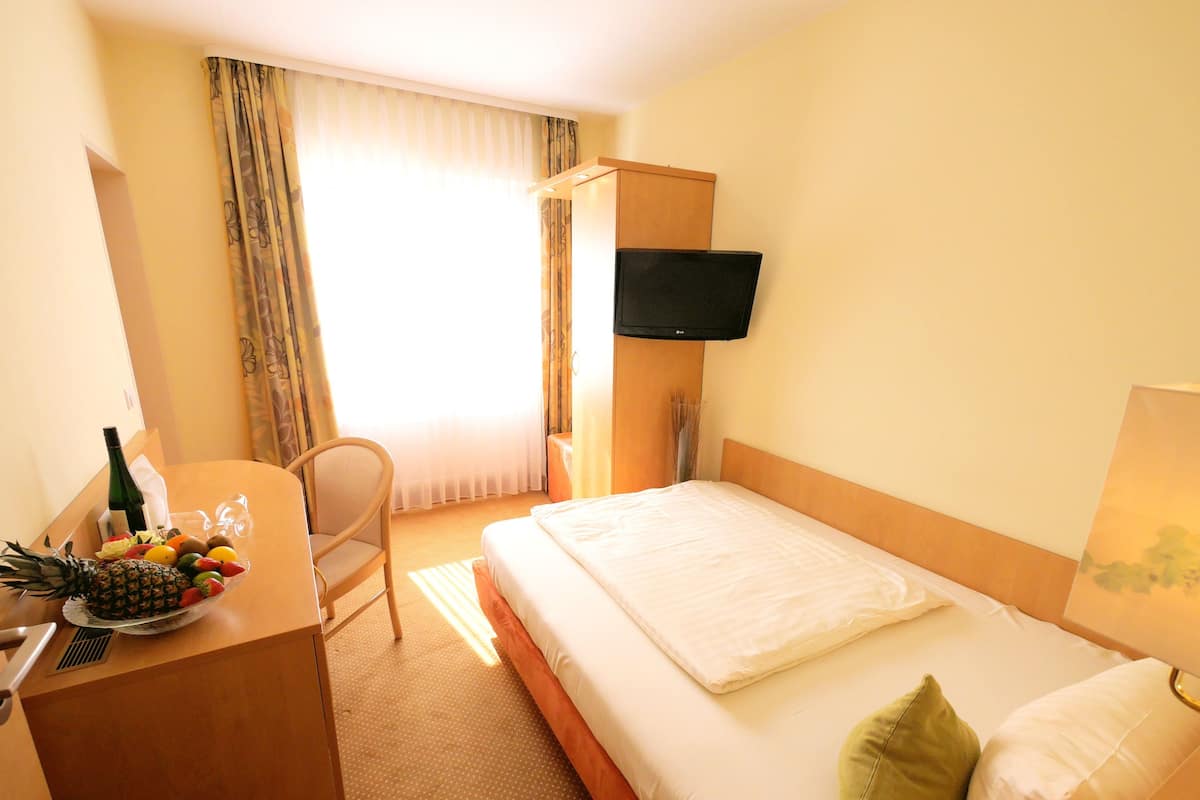Comfort eenpersoonskamer | Een kluis op de kamer, gratis wifi, beddengoed